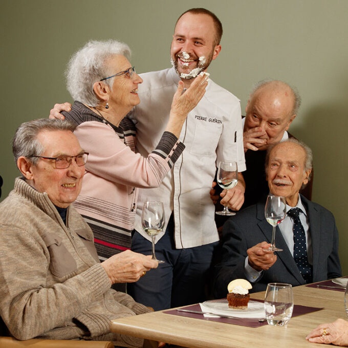 https://www.ageconfort.live/wp-content/uploads/2023/12/recettes_de_louisette_dessert_heurus_noel.jpg